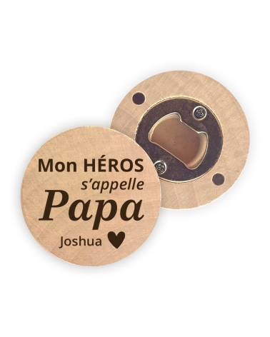 Décapsuleur magnétique personnalisé pour papa avec prénom gravé et inscription Mon héros s'appelle Papa.